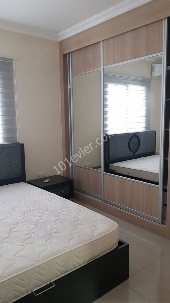 Girne Akçiçek Hastahanesi ve Eziç Penuts yanı.0.....135m2 on full eşyalı,inverter klimalı. 3+1 kiralık lüks daire( ebeveyn banyo tuvaletli) 2 deposit,1 kira 1komisyon. 1 kira 1 komisyon.