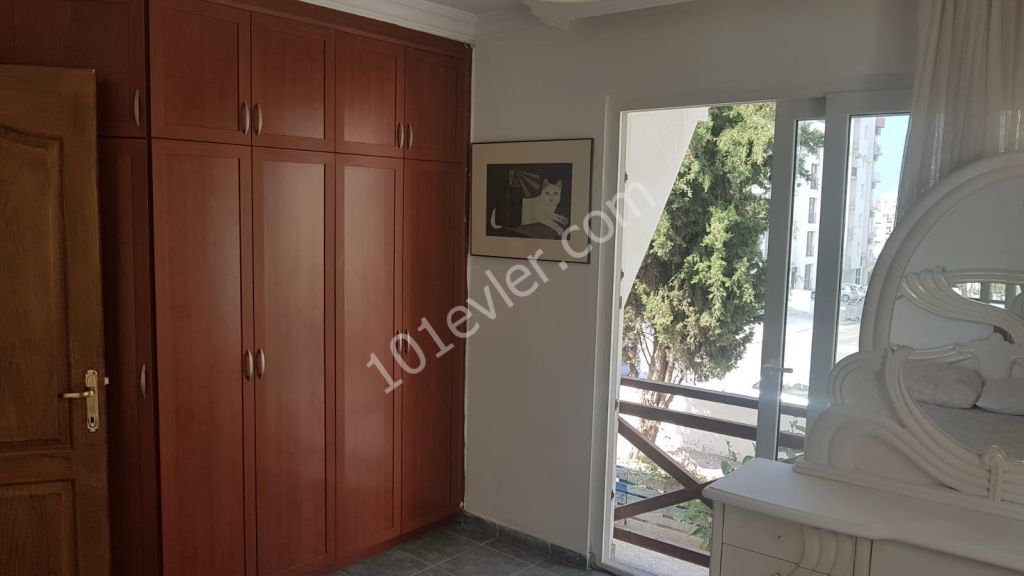 Girne Kıbrıs  havuzlu sitede lüks 1+1 Kiralık, full eşyalar..310 TL  aidat  DAHİL