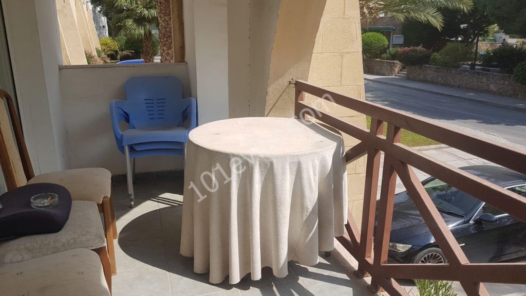 Girne Kıbrıs  havuzlu sitede lüks 1+1 Kiralık, full eşyalar..310 TL  aidat  DAHİL