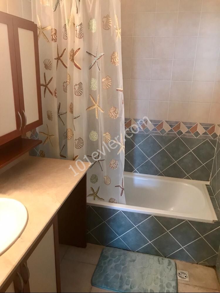 Girne Kıbrıs  havuzlu sitede lüks 1+1 Kiralık, full eşyalar..310 TL  aidat  DAHİL