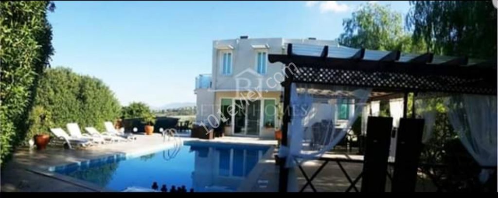 Girne Bellapais  muhteşem manzaralı 5+1 Ful deniz ve dağ manzaralı villa 