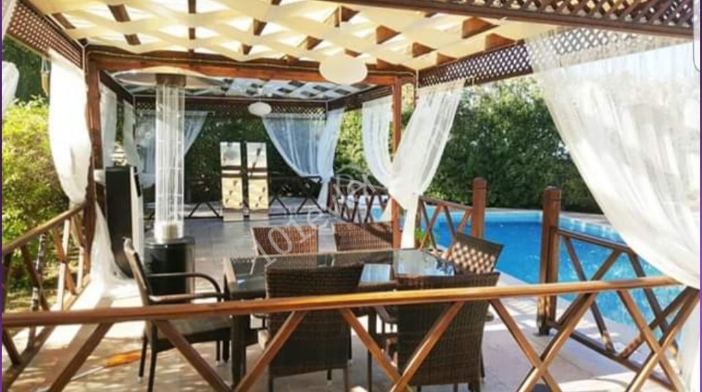 Girne Bellapais  muhteşem manzaralı 5+1 Ful deniz ve dağ manzaralı villa 