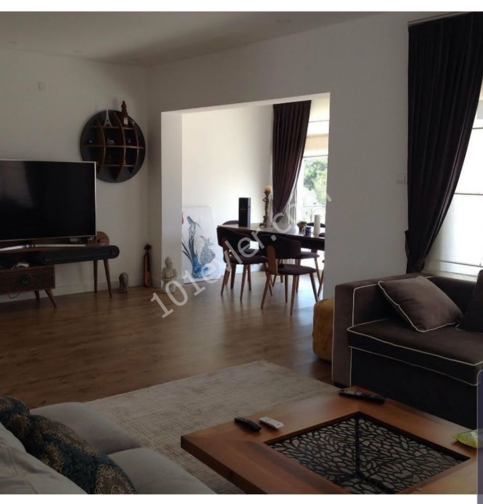 3 bedroom villa 1 min drive away to city center. 3 bedroom 2 sakon, fully furnished.