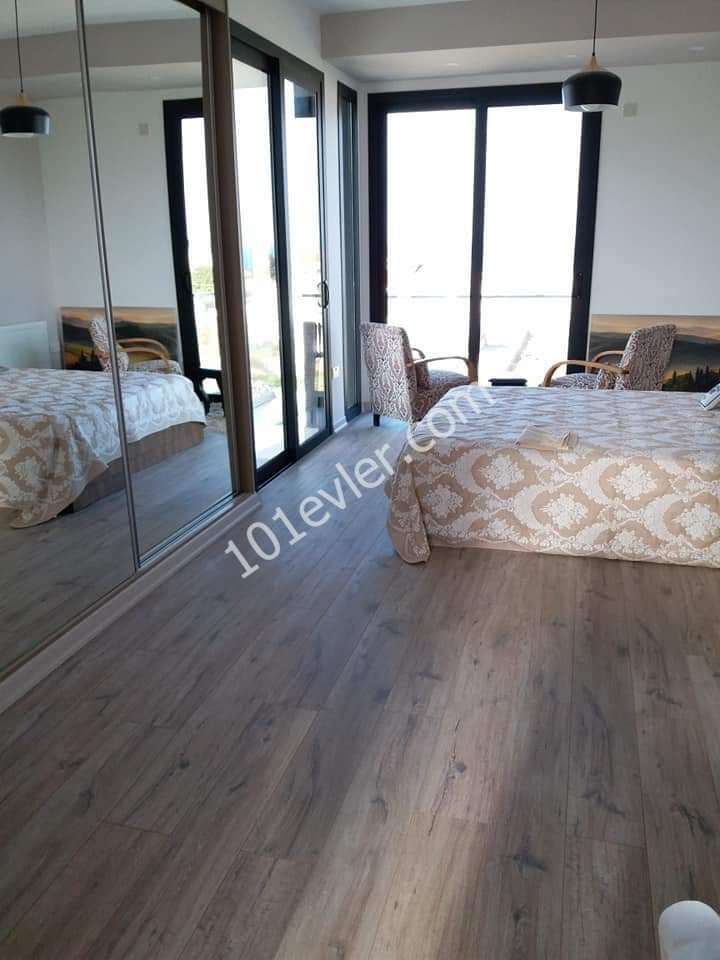 There are 3 +1 Cobs with a garden of 1000 m2 made of special construction (heating cooling) sheathing in Alsancak, 280,000 GBP Equivalent to 4+1 320,000 GBP, including a pool... MOVE NOW ** 