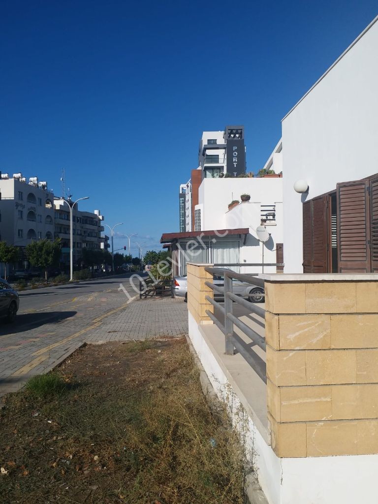 Girne yeni liman  yolu Manipeni civarı zemin kat 3+1 SATILIK esyasız ofis. 135m2