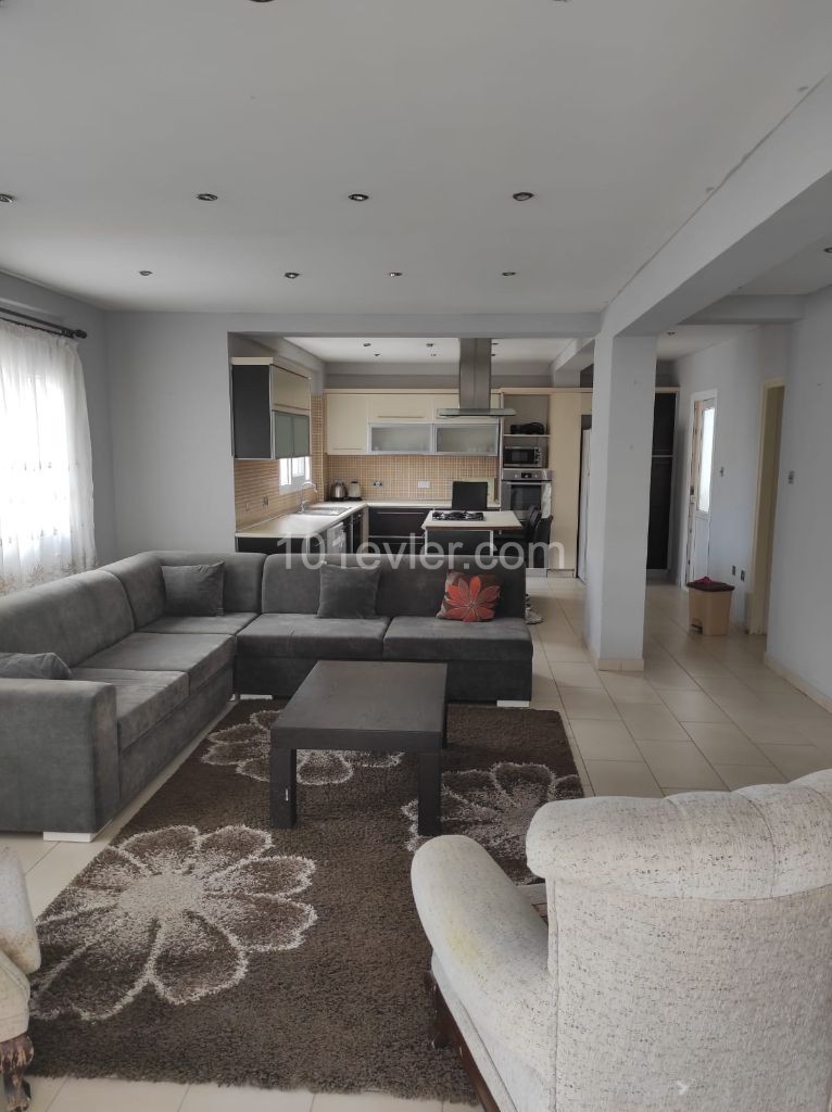 Penthouse To Rent in Girne Merkez, Kyrenia