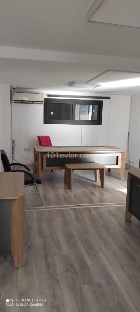 Girne işlek ana cadde uzeri triplex  450m2 komple dükyan.Ofis,Banka, Sağlık merkezi olmaya elverişli, Park sorunu yok...