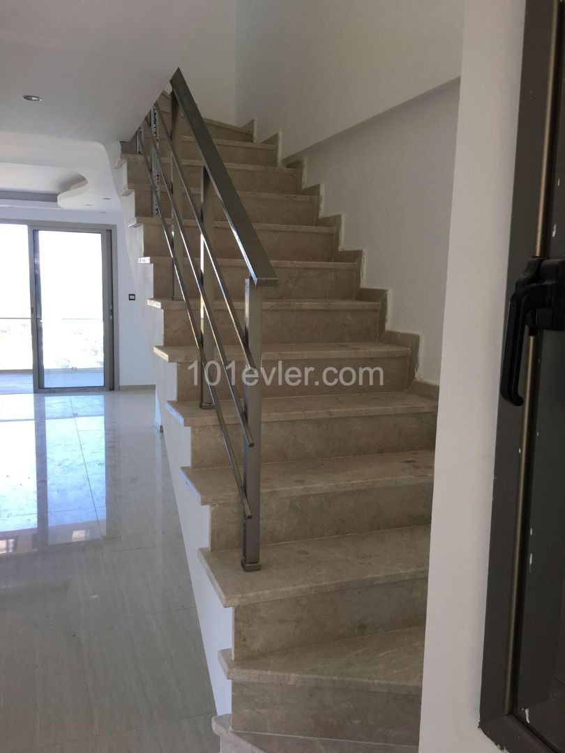 Girne Feo Akacan bölgesi dublex 190 m2 penthouse. 8 ve 9. uncu katlar.