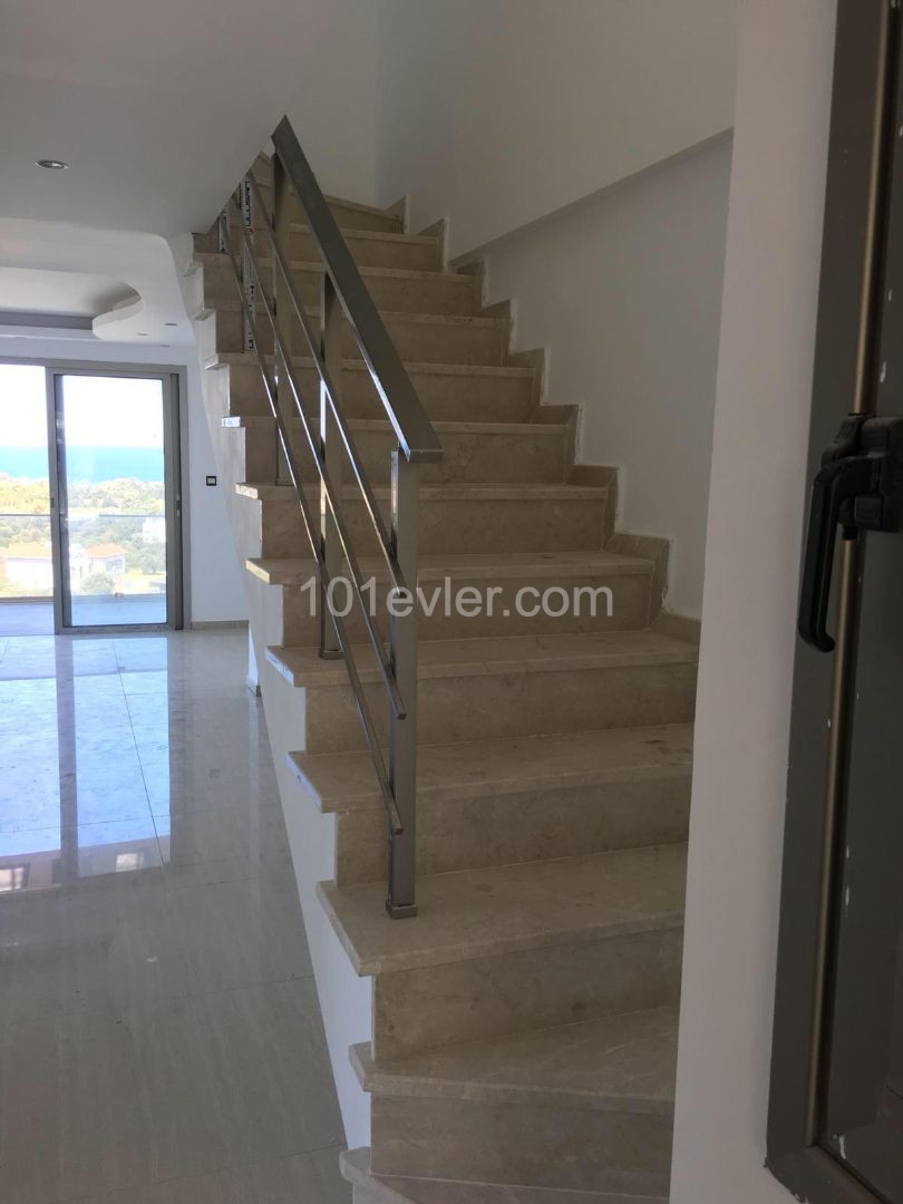 Girne Feo Akacan bölgesi dublex 190 m2 penthouse. 8 ve 9. uncu katlar.