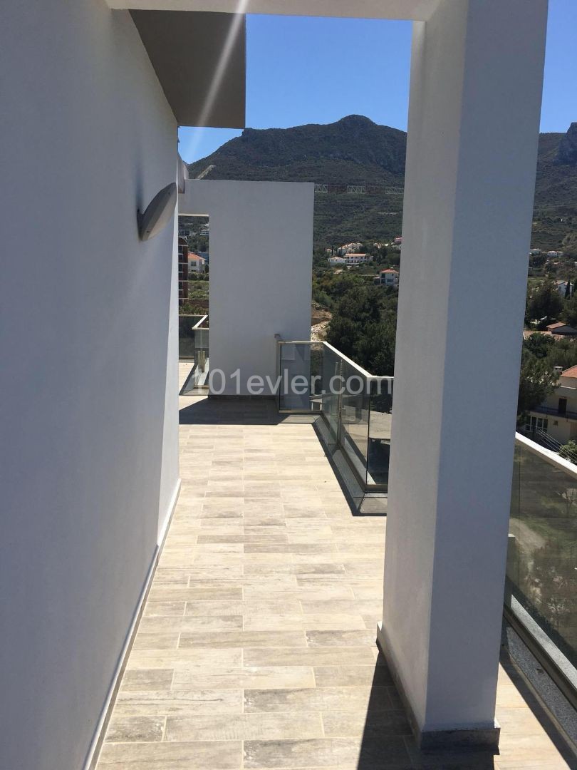 Girne Feo Akacan bölgesi dublex 190 m2 penthouse. 8 ve 9. uncu katlar.