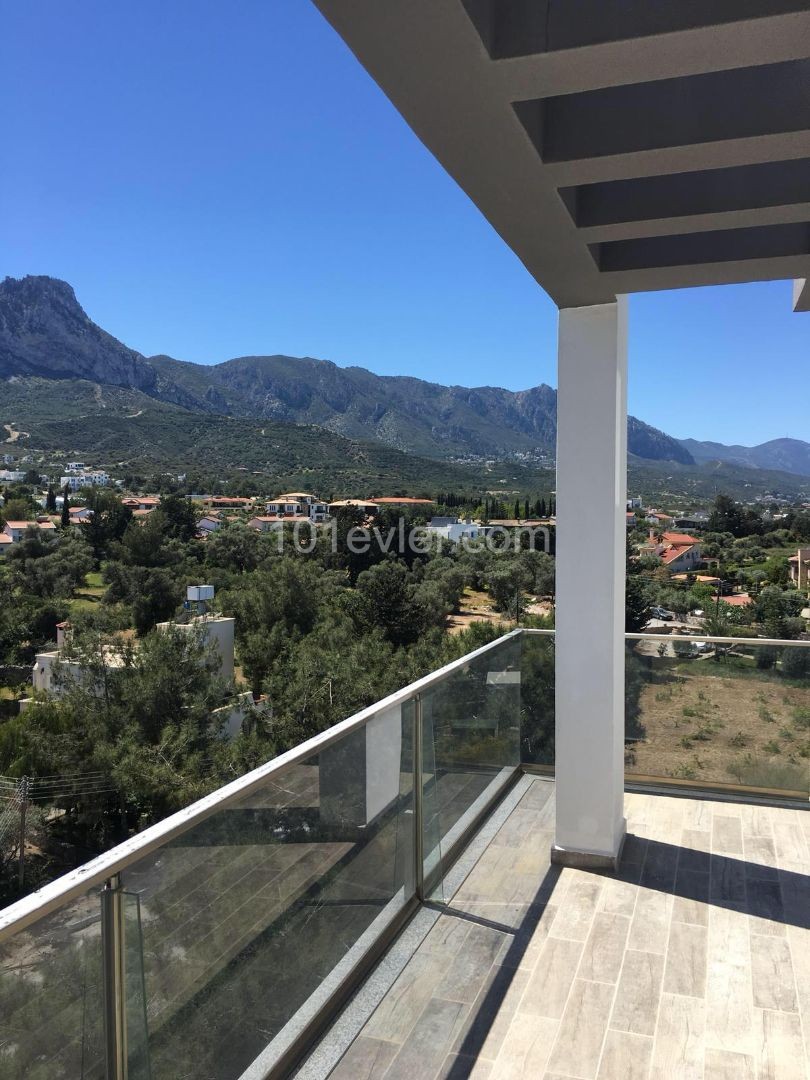 Girne Feo Akacan bölgesi dublex 190 m2 penthouse. 8 ve 9. uncu katlar.