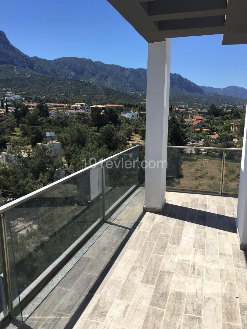 Girne Feo Akacan bölgesi dublex 190 m2 penthouse. 8 ve 9. uncu katlar.