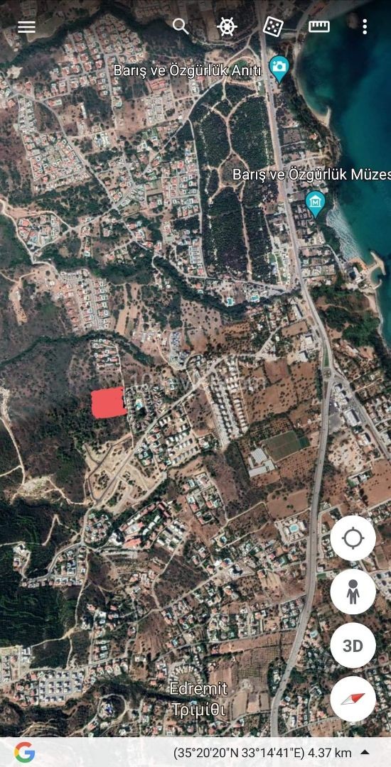 The back of Kyrenia Hasan Uzun Petrol is 5.5 acres, the land with the same title of villalik.... ** 