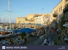 Girne antik yat limanına 50 metre mesafede......Hava parası YOK,A dan Z ye tüm mefruşatıyle ,hemen işe başlamak için hazır Cafe,bar,restorant.