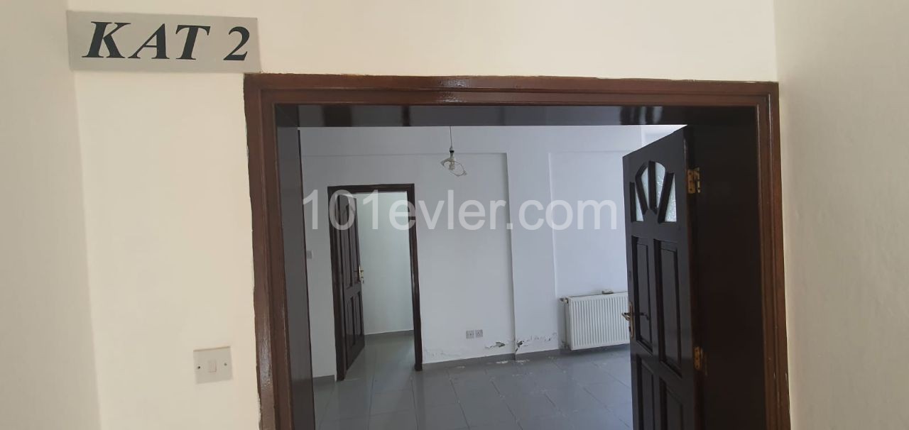 20 Temmuz Futbol Statyumu karşısı 15 odalı, 600m2 komple  kiralık bina 45.000 TL aylık kira bedelidir