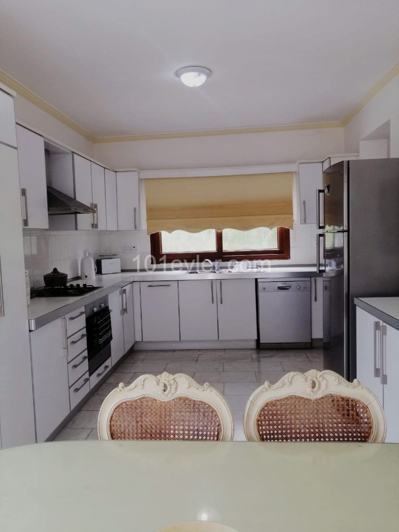 Girne Esentepe günlük kiralık villa, özel havuzlu( tek gün ve organizasyonlarda  insan sayısına göre  fiyat değişir)