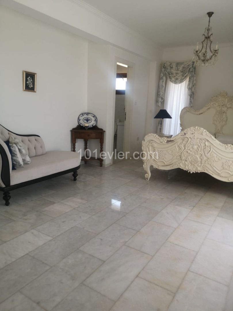 Girne Esentepe günlük kiralık villa, özel havuzlu( tek gün ve organizasyonlarda  insan sayısına göre  fiyat değişir)