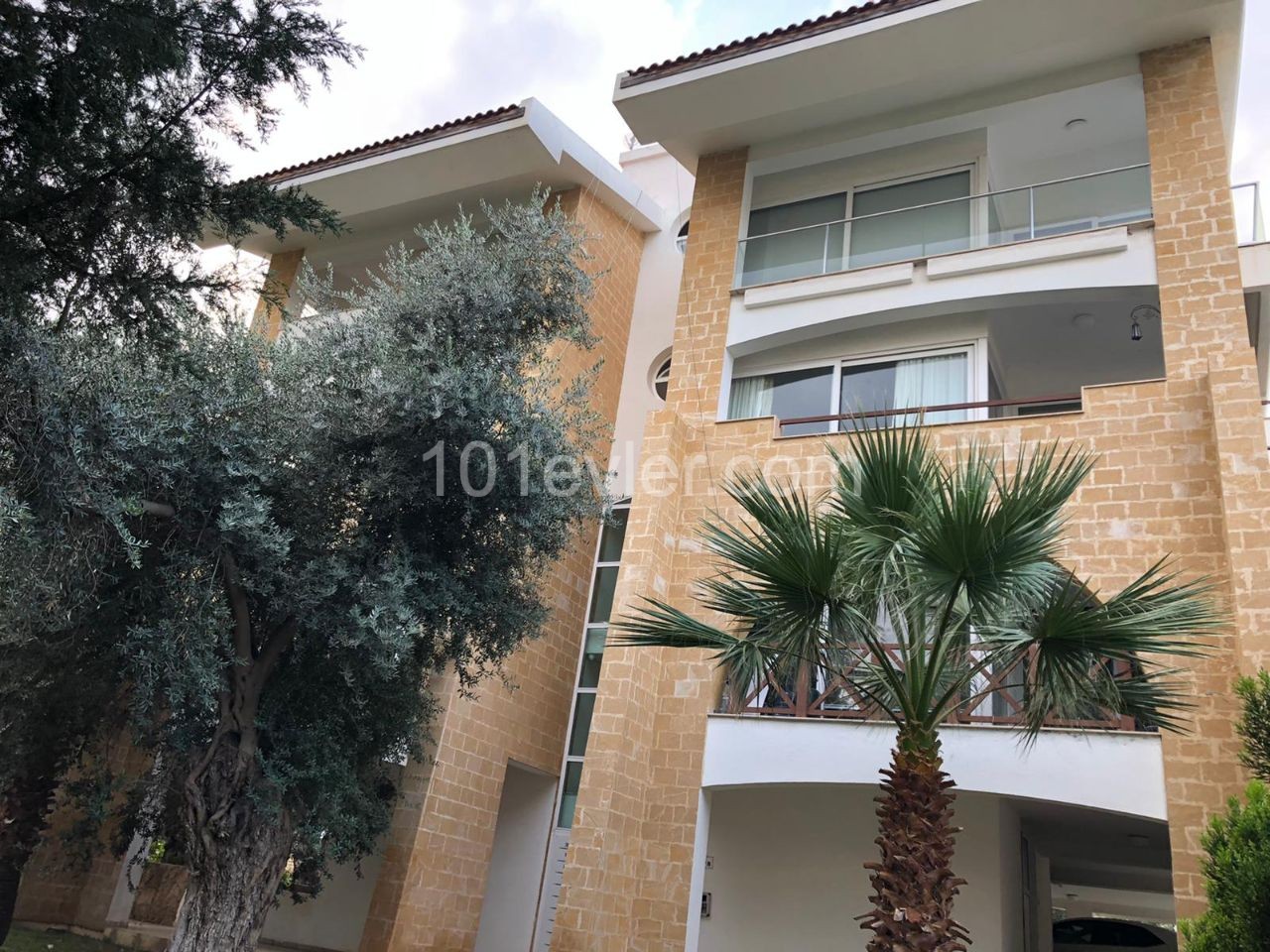 Kyrenia Patelena City 1+ 1 apartment with Turkish title ** 