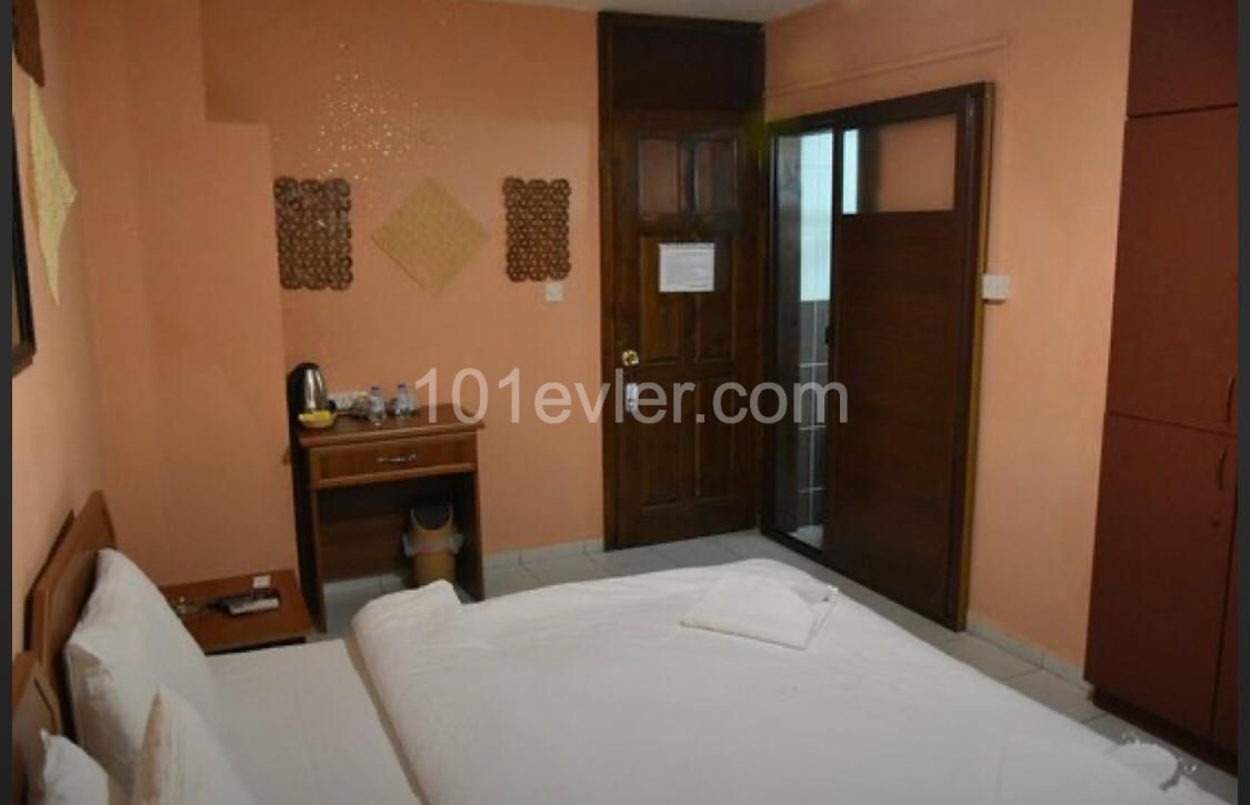 Girne Antik Limanda 15 odalı,full eşyalı,işletmeye hazır Butik Hotel. Satış 1000.000 GBP den 750.000 stg ye düştü..veya Aylık kiralık 3000 GBP  den de 1750 GBP düştü.. Hava parası yok.