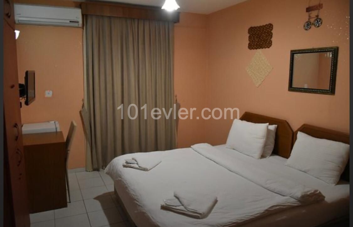 Girne Antik Limanda 15 odalı,full eşyalı,işletmeye hazır Butik Hotel. Satış 1000.000 GBP den 750.000 stg ye düştü..veya Aylık kiralık 3000 GBP  den de 1750 GBP düştü.. Hava parası yok.