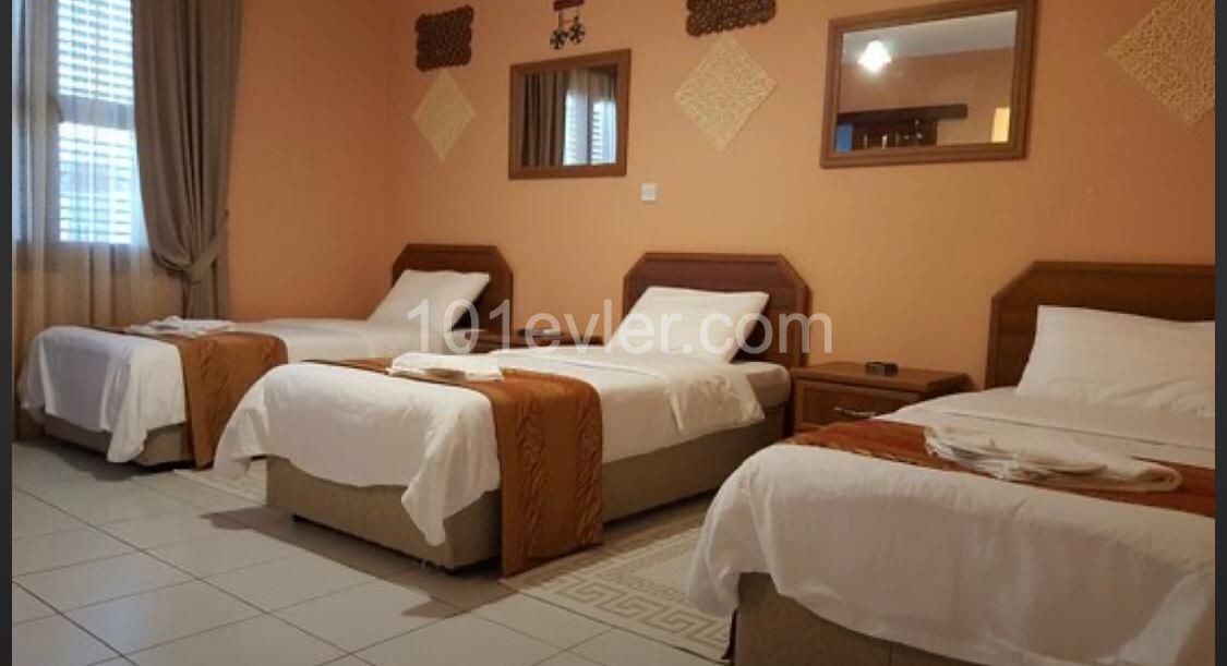 Girne Antik Limanda 15 odalı,full eşyalı,işletmeye hazır Butik Hotel. Satış 1000.000 GBP den 750.000 stg ye düştü..veya Aylık kiralık 3000 GBP  den de 1750 GBP düştü.. Hava parası yok.