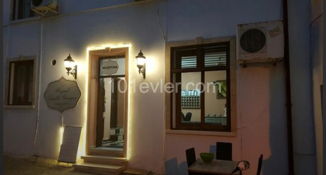 Girne Antik Limanda 15 odalı,full eşyalı,işletmeye hazır Butik Hotel. Satış 1000.000 GBP den 750.000 stg ye düştü..veya Aylık kiralık 3000 GBP  den de 1750 GBP düştü.. Hava parası yok.