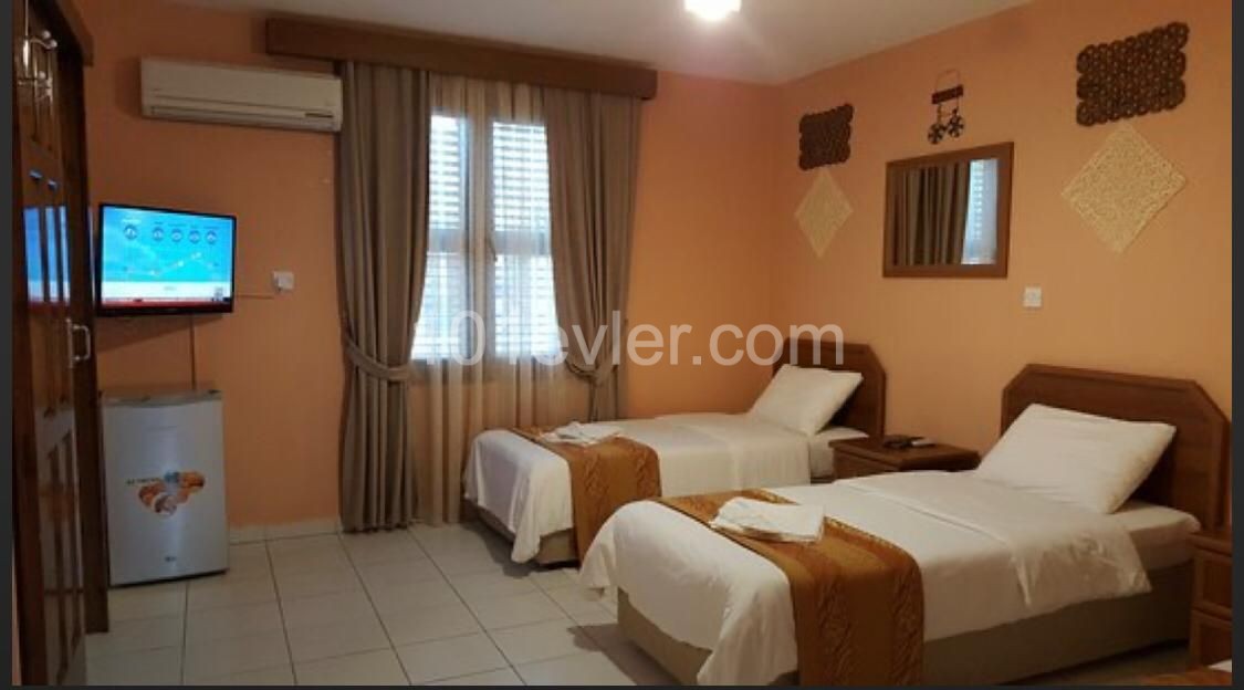 Girne Antik Limanda 15 odalı,full eşyalı,işletmeye hazır Butik Hotel. Satış 1000.000 GBP den 750.000 stg ye düştü..veya Aylık kiralık 3000 GBP  den de 1750 GBP düştü.. Hava parası yok.