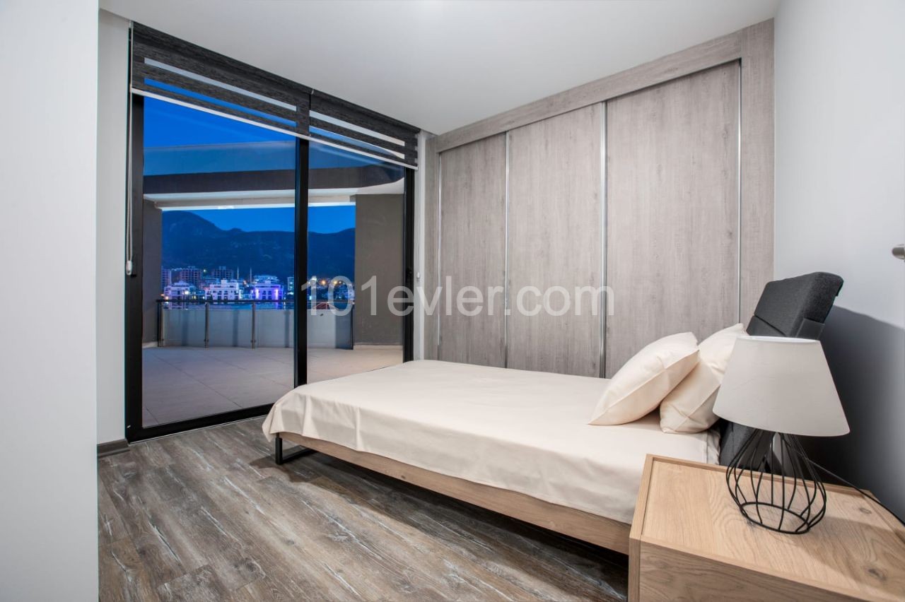 Girne Belediyesine yakın residans binada Penthouse full eşyalı daire