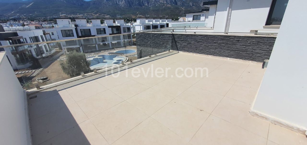 3+1 Villa auf dem Gelände mit Pool im Olivenhain in Kyrenia.(Hohe Miete ) ** 