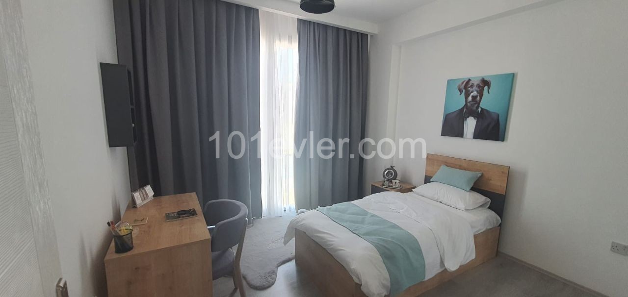 Girne Zeytinlik 3 min to drive center,91 m2 flats with a communal pool .