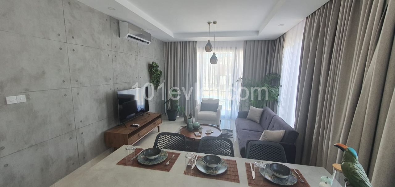 Girne Zeytinlik 3 min to drive center,91 m2 flats with a communal pool .