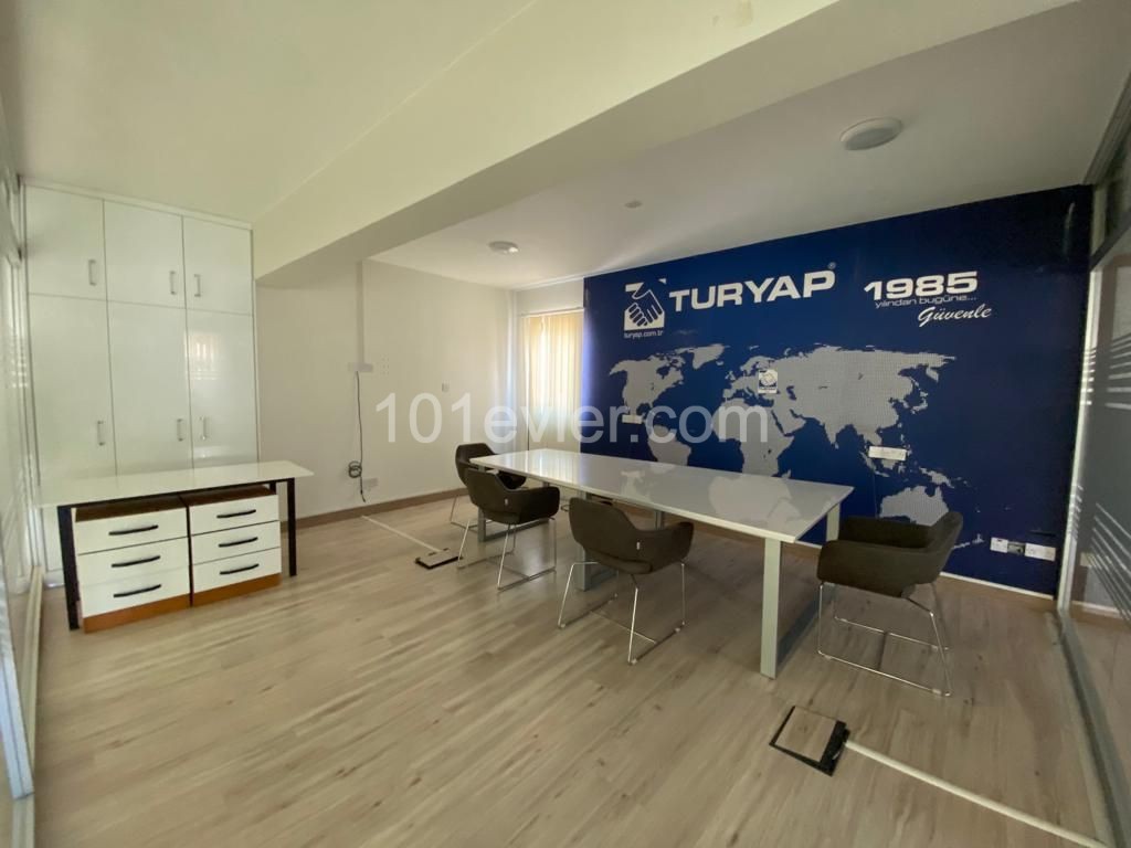 Girne işlek cadde üzerinde 250m2 eşyalı ofis.( veya 500m2 4500 stg)