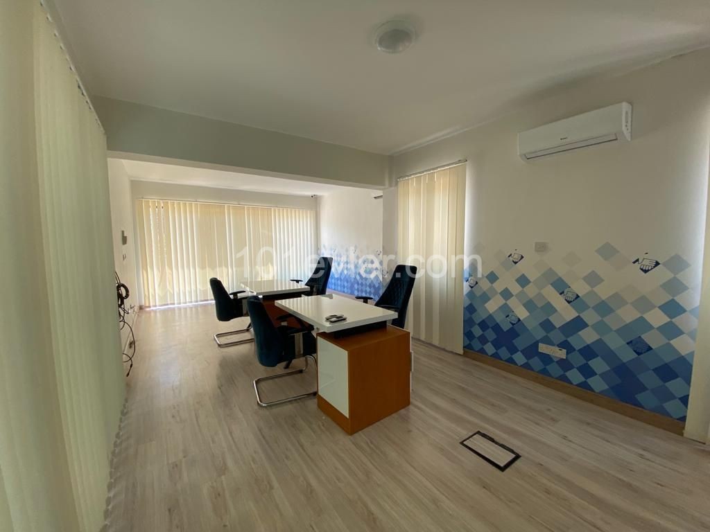 Girne işlek cadde üzerinde 250m2 eşyalı ofis.( veya 500m2 4500 stg)