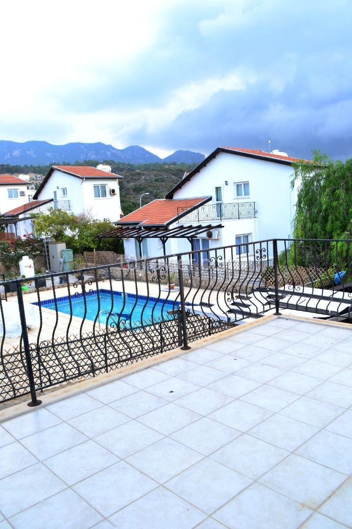 Kyrenia Esentepe district,4+1. 160 m2... The plot is 65 Decm2 4x8 With a Private Pool.. 300 meters from the sea, 500 meters from the supermarket and 750 meters from the beach.. The equivalent cob ** 