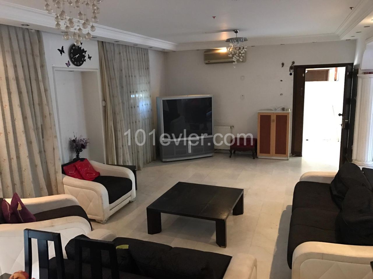 3 bedroom villa in Lefkoşa, Yenişehir ( year upfront, 1 deposut, 1 rent)