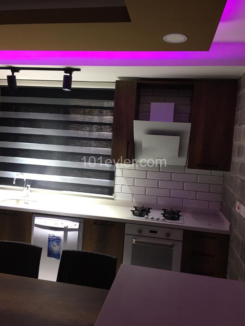 20 temmuz futbol sahası (3 D coffe)   bölgesi yeni daire 2+1 . Full inverter Klima ve full beyaz eşyalı.(bulaşık makinesi dahil)a. Ayrıca 800 stg 2+1 Penthouse