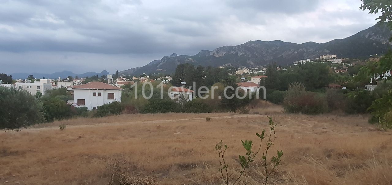 Detached house 5 minutes walking distance to Girne Bellapais  English School. 2 bedroom ground floor.