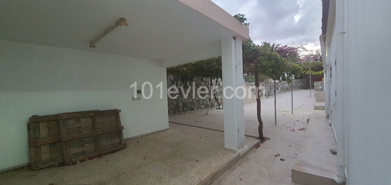 Detached house 5 minutes walking distance to Girne Bellapais  English School. 2 bedroom ground floor.