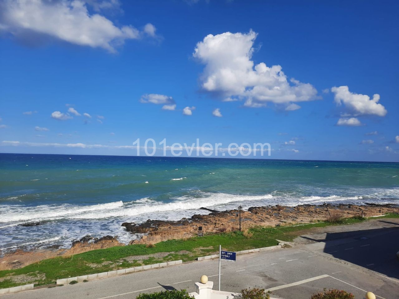 OFIS veya Penthouse..........Girne Karaoğlanoğlu denize sıfır  kiralık 170 m2 2+1 full ve luks