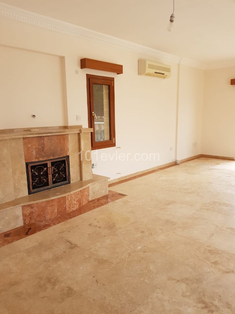 Girne Çatalköy'de 850m2 bahçe ve özel havuzlu müstajil villa.Eşyasız.Eşyalı olarak 2000 GBP verilecektir...