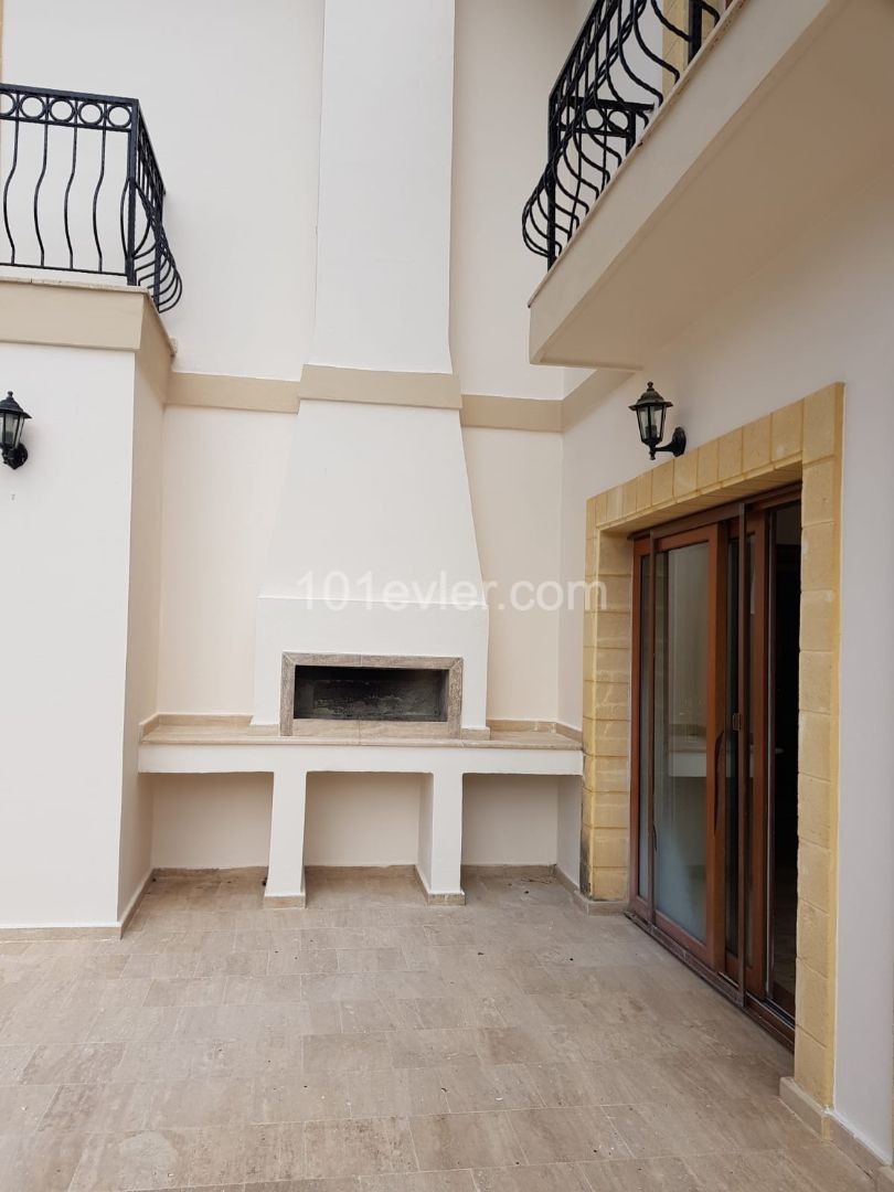 Girne Çatalköy'de 850m2 bahçe ve özel havuzlu müstajil villa.Eşyasız.Eşyalı olarak 2000 GBP verilecektir...