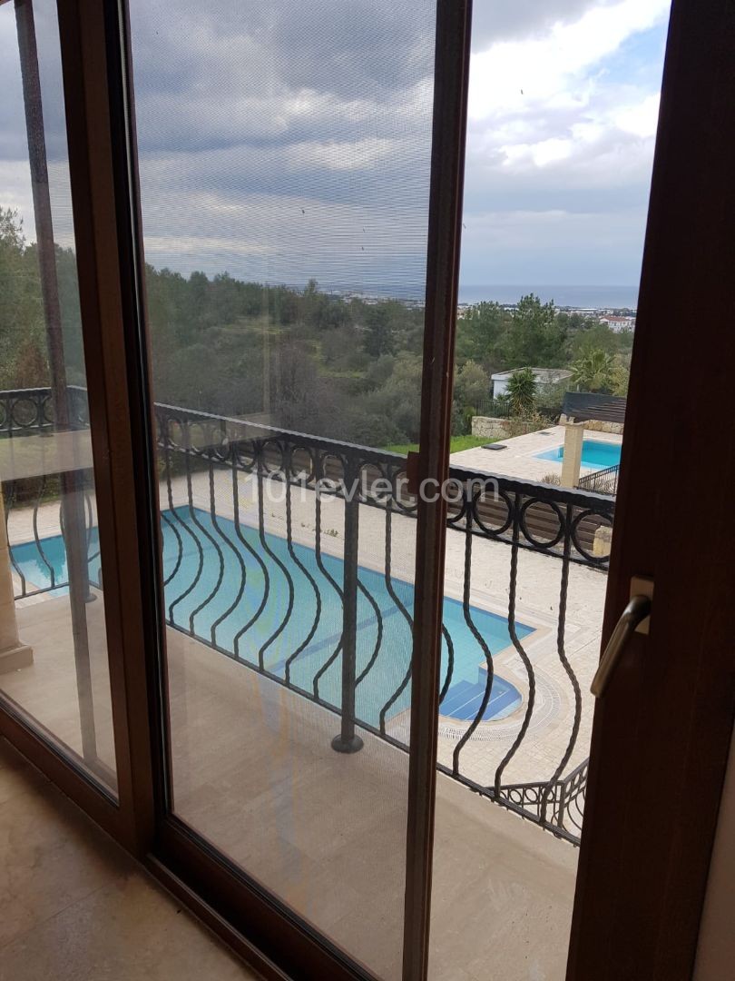Çatalköy Kyrenia, Sea and mountain view 3 bedroom villa with privet pool.No furniture.