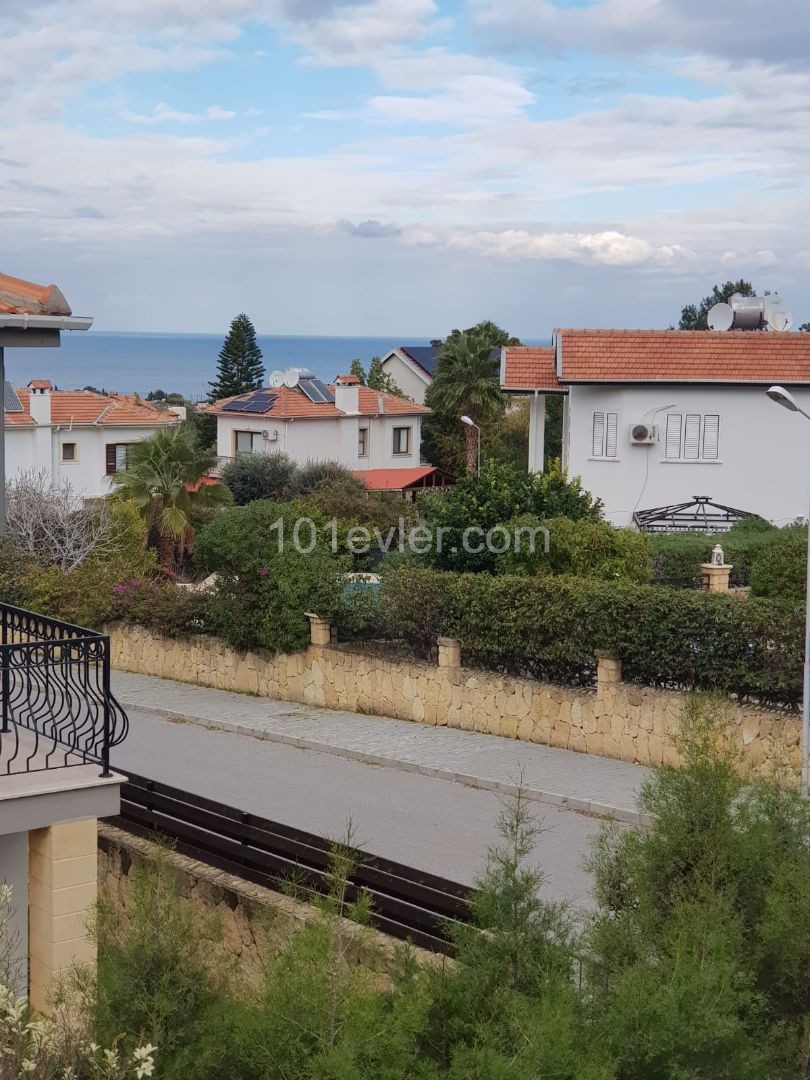 Çatalköy Kyrenia, Sea and mountain view 3 bedroom villa with privet pool.No furniture.