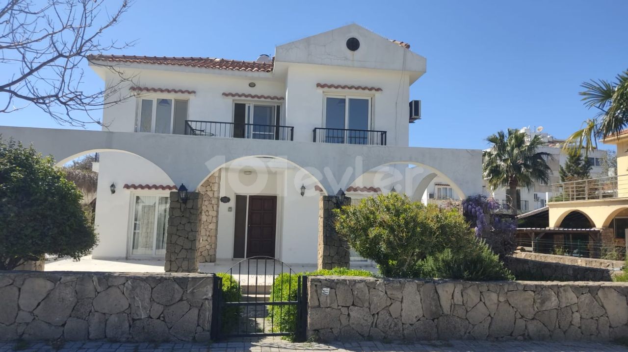 Kyrenia Karaoğlanoğlu Kaya Plazo region 3+1 pool furnished URGENT sale.EsVALUE title deed. ** 