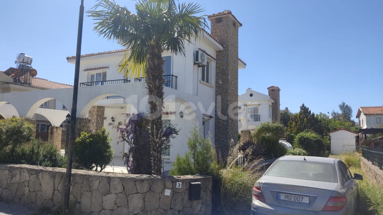 Kyrenia Karaoğlanoğlu Kaya Plazo region 3+1 pool furnished URGENT sale.EsVALUE title deed. ** 