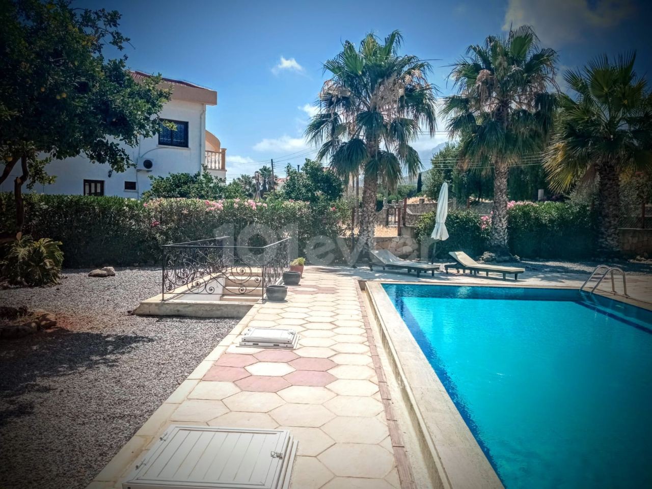 Alsancak Kyrenia, Bergseite, 4 + 1 alle Betten IDAS on suut Villa mit Pool in 750 m2. ** 