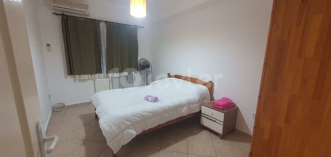 Ferienhaus zur kurzfristigen Vermietung täglich wöchentlich oder monatlich auf dem Gelände mit Pool in Kyrenia Edremitte..1 Tag 100stg ,2 Tage 85stg ,3 Tage 75stg, ** 