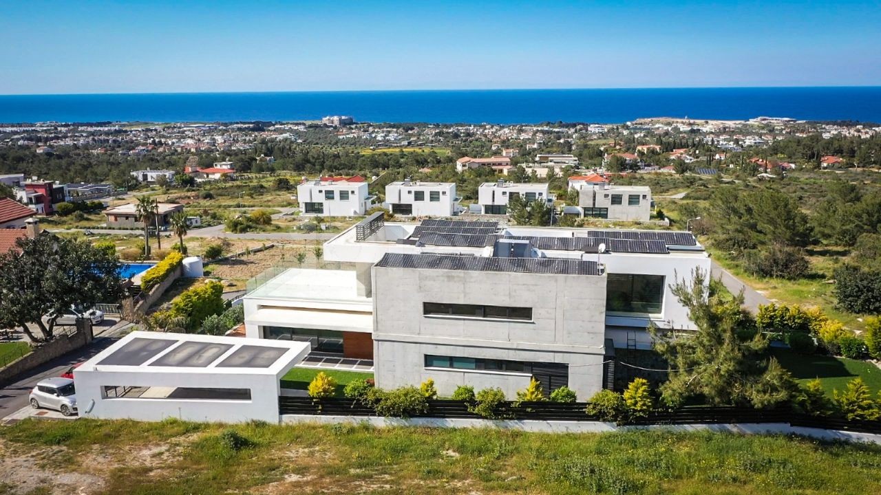 Girne Çatalköy Luxery disingned 4 bedroom villa with pool and great sea& mauntain view.All tax has been payed. Privet land with 1338m2.