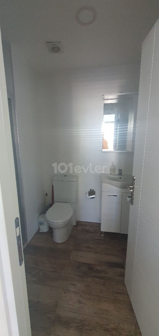 Kyrenia Nusmar market district is located in the prestigious building 1. The apartment has a private indoor garage with a balcony on the floor, a double bathroom with a toilet...Esyal is.(+3000 stg).. .Taxes have been paid. ** 