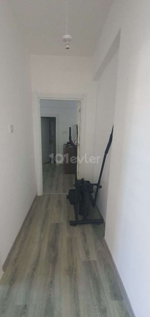 Kyrenia Nusmar market district is located in the prestigious building 1. The apartment has a private indoor garage with a balcony on the floor, a double bathroom with a toilet...Esyal is.(+3000 stg).. .Taxes have been paid. ** 